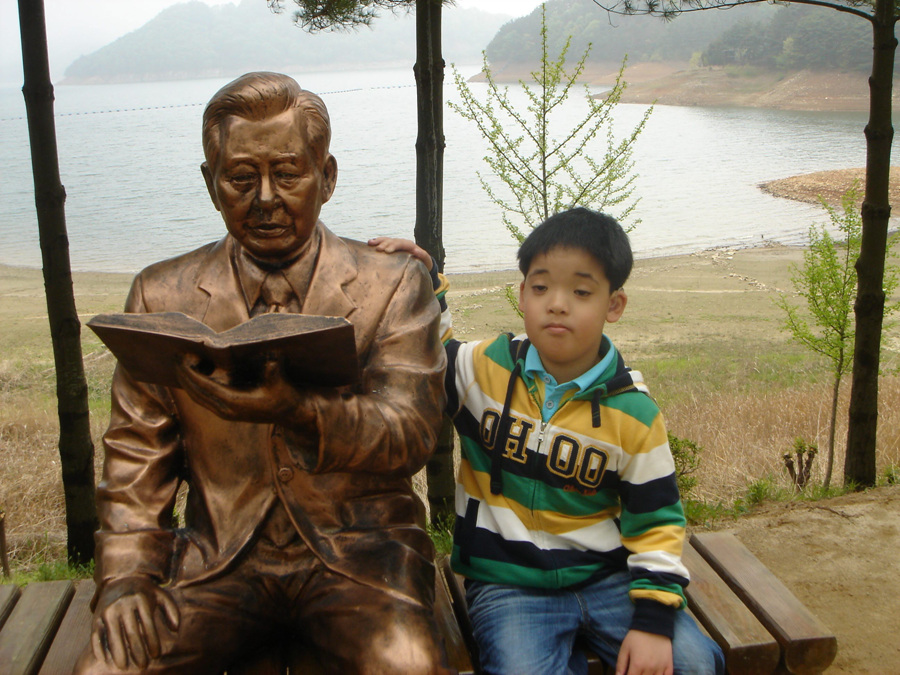 용근이 형이 대통령과 함께 책을 읽어요
