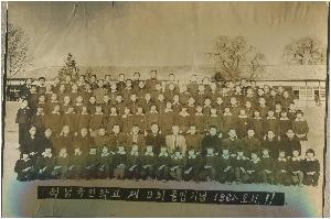 9회졸업식-1953년.jpg