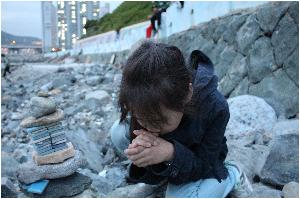 기도하는 소녀.JPG
