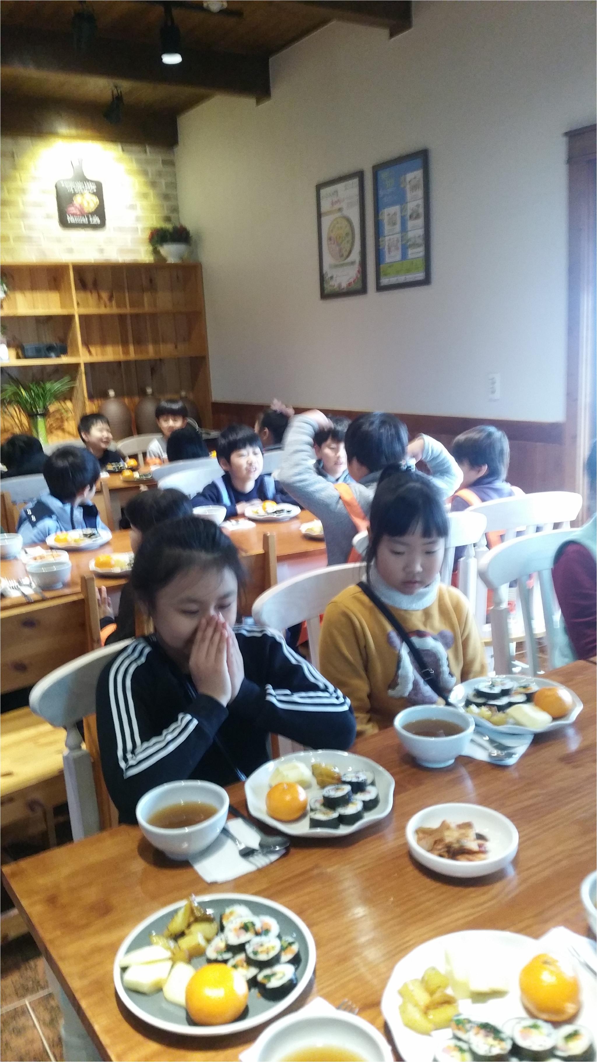 맛있는 점심식사. 김밥 부페 ,3번씩 먹은 아이도 많아요.