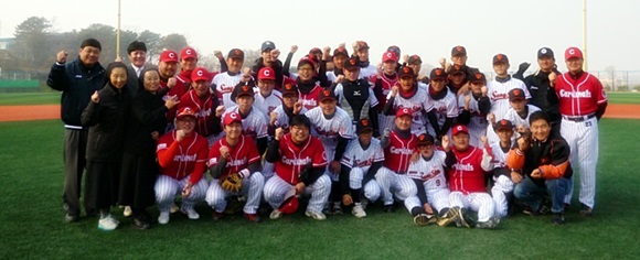 2014년 11월 17일 서울 사제단 야구팀과 친선경기