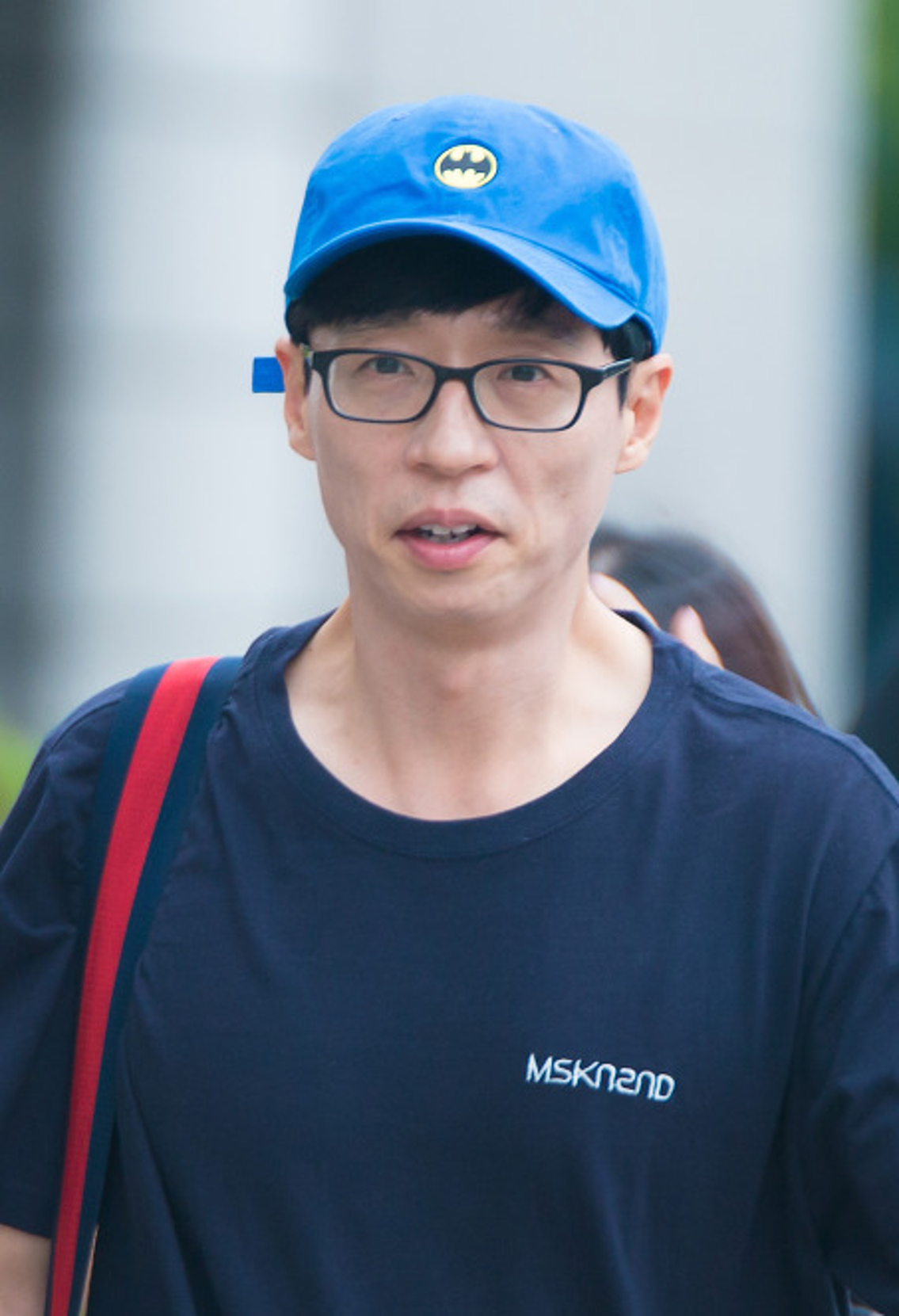 Yoo_Jae_Suk_going_to_work_at_Happy_Together_on_August_19,_2017_(2) (1)