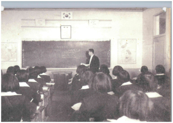 1970. 멋쟁이 선생님과 행복한 영어수업.jpg