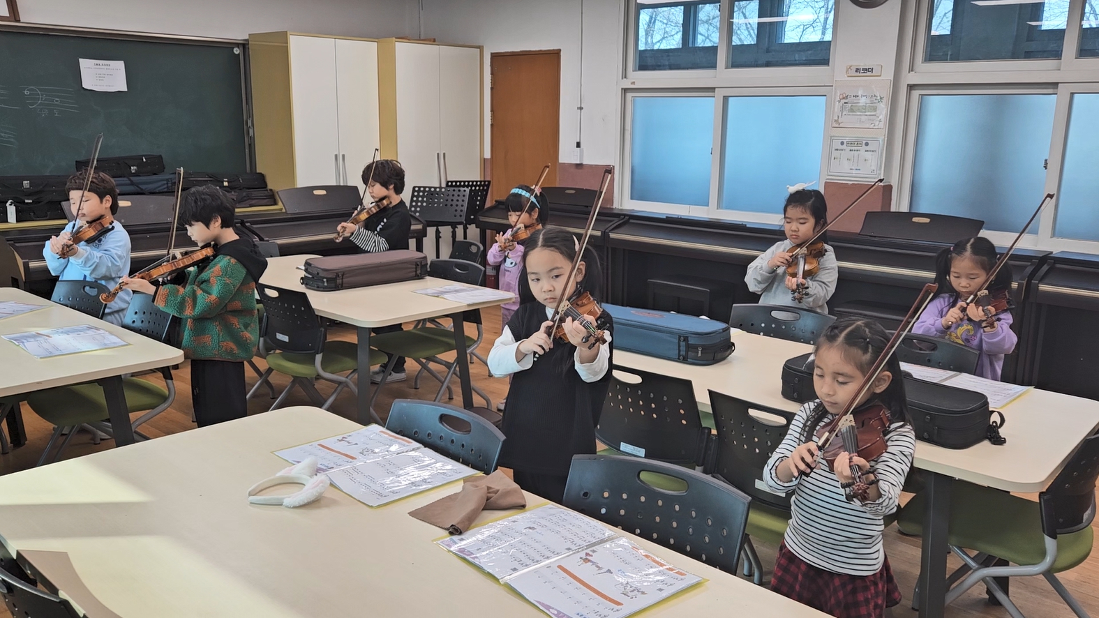 2023. 10월 초등돌봄교실 특별 프로그램(바이올린1).jpg
