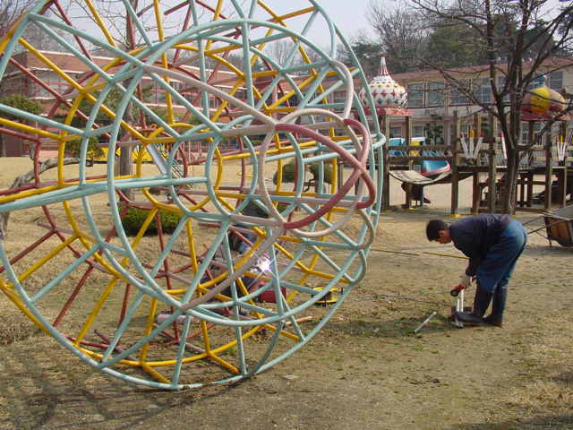 학교 체육시설 및 놀이시설 정비.jpg