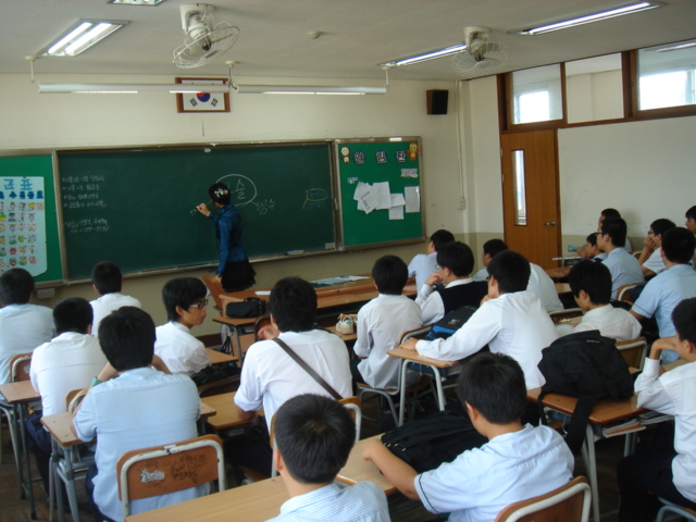 참살이학교 마술 강연.jpg