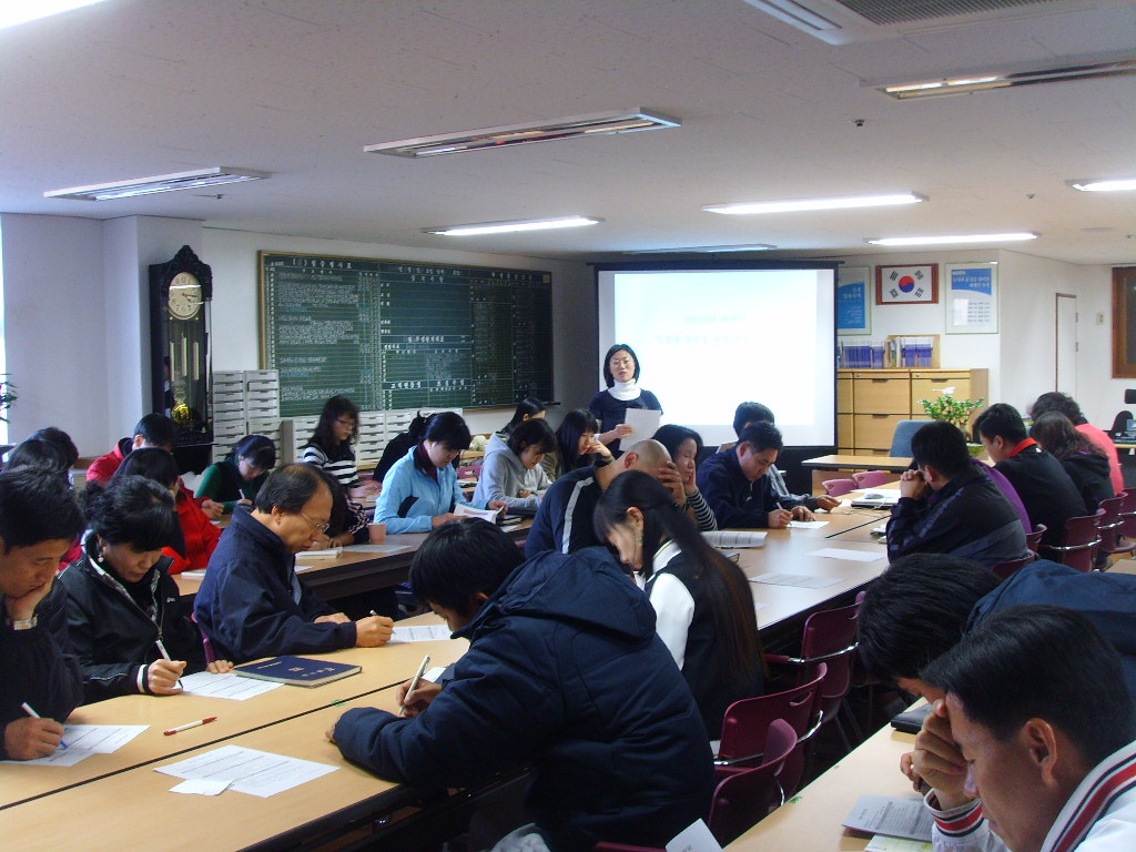 (교원 연수) 직장 내 성희롱,  성폭력 예방 방법에 대해 설명해 주시는 최미향 선생님1