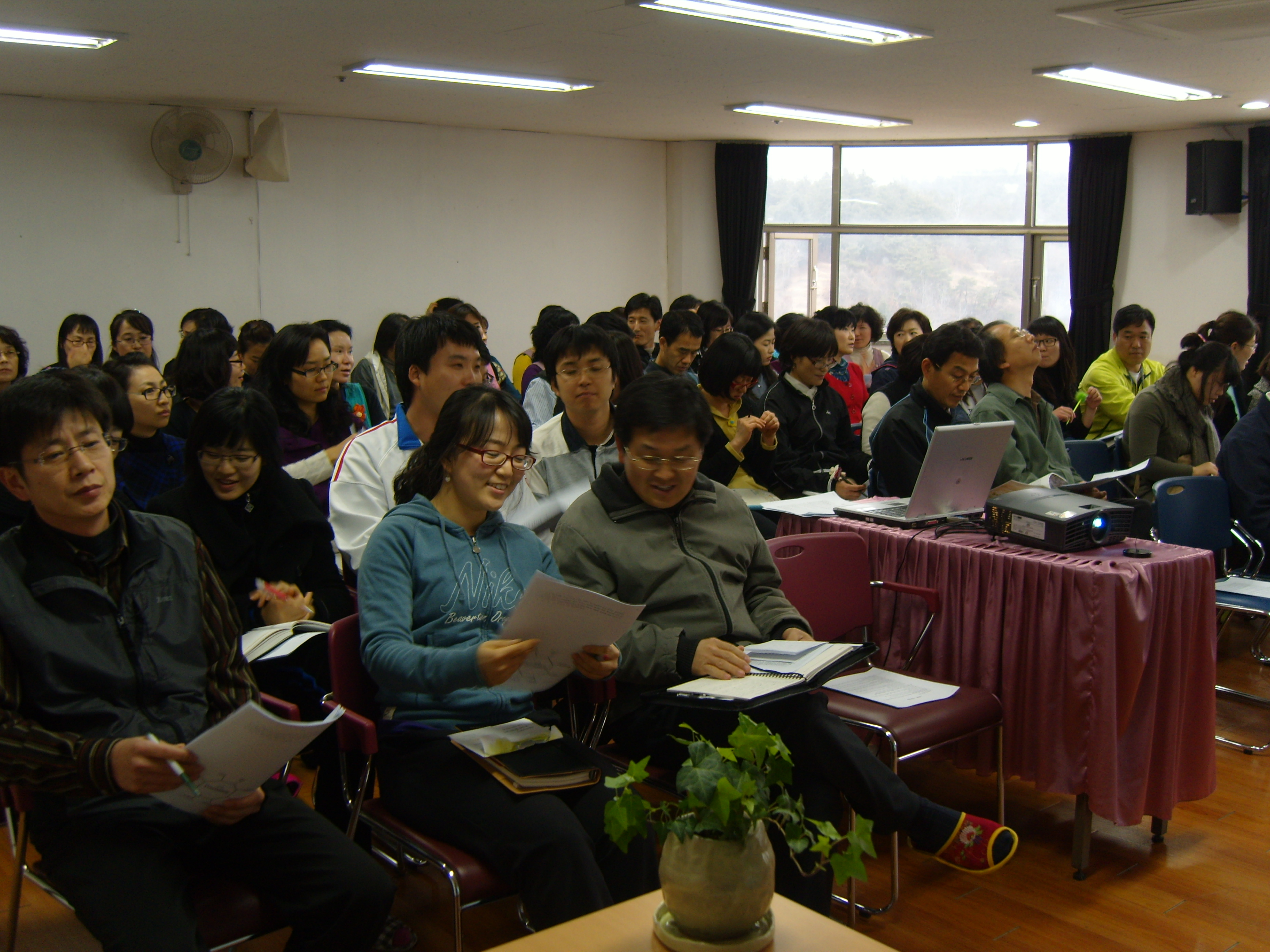 (교원 연수) 특수아동 및 부모 상담기법 강의를 집중하여 들으시는 선생님들