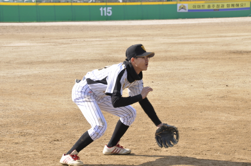 3루 수비를 맡고 있는 경진