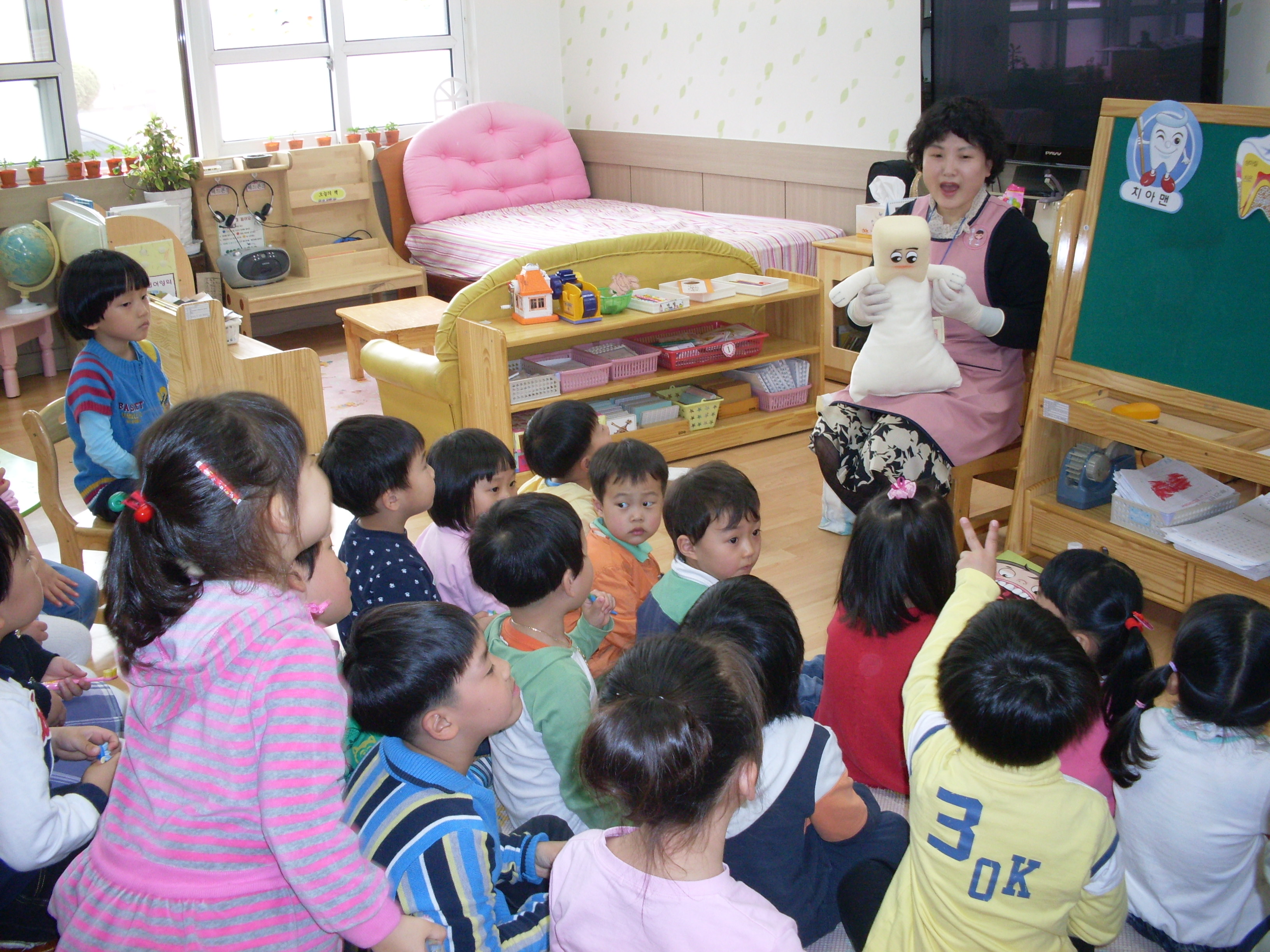 인형으로 세세히 이닦는 법도 알려 주시고 즐거운 구강 보건 시간이였어요.. 