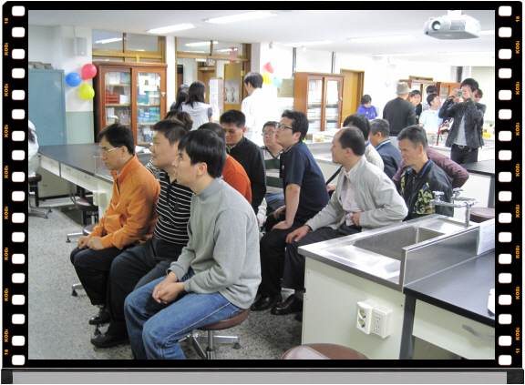 해부제에 참가한 선생님들과 학생들의 모습입니다.