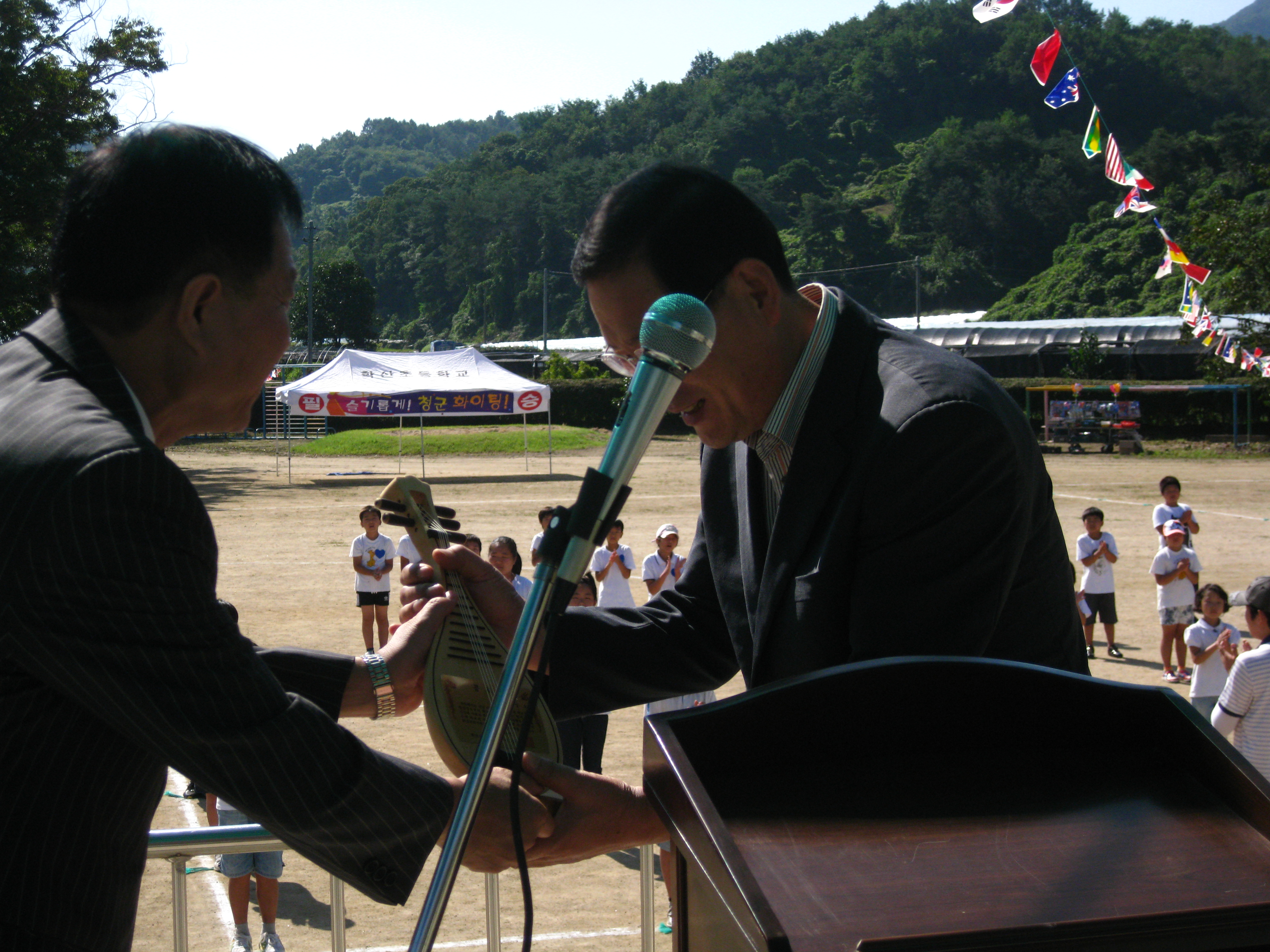 학교발전을 위해 고생많이하셨습니다. 감사합니다.