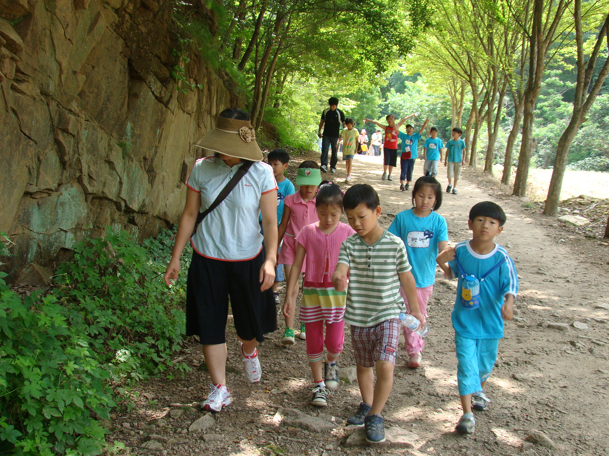 학년별 등산 모습