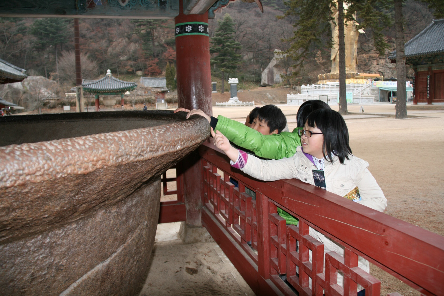 법주사 철확에는 동전이 있을까요?