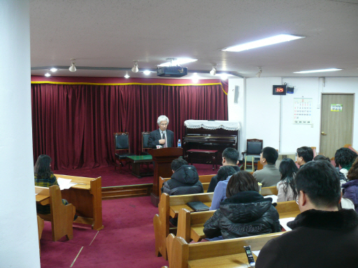 교직원 성희롱 예방 교육 연수 장면입니다.