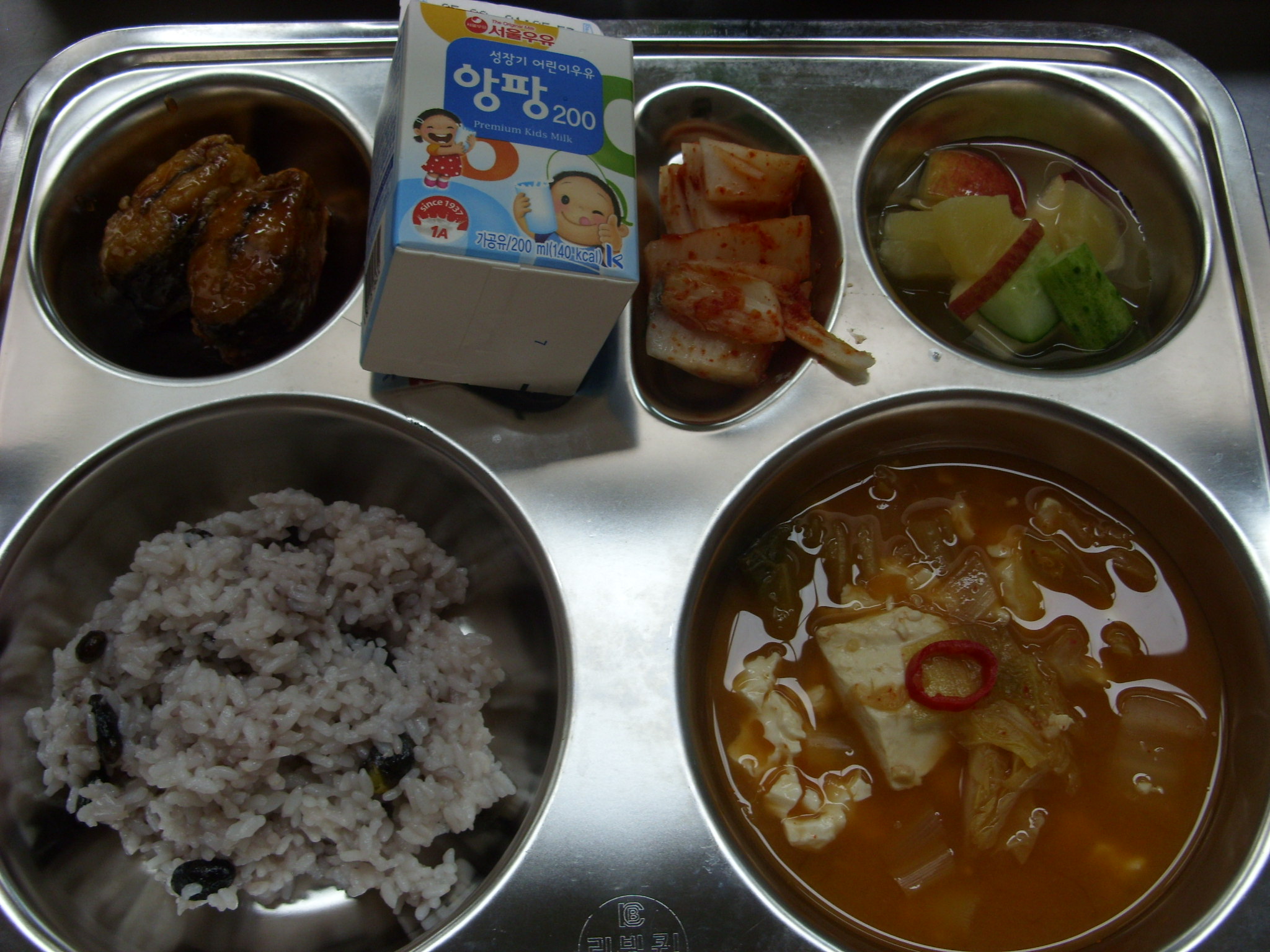 5/23 검정콩밥, 청국장찌개, 삼치엿장조림, 파인애플오이냉채, 배추김치, 우유