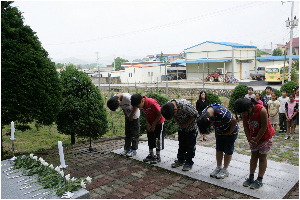 충혼비참배1.JPG