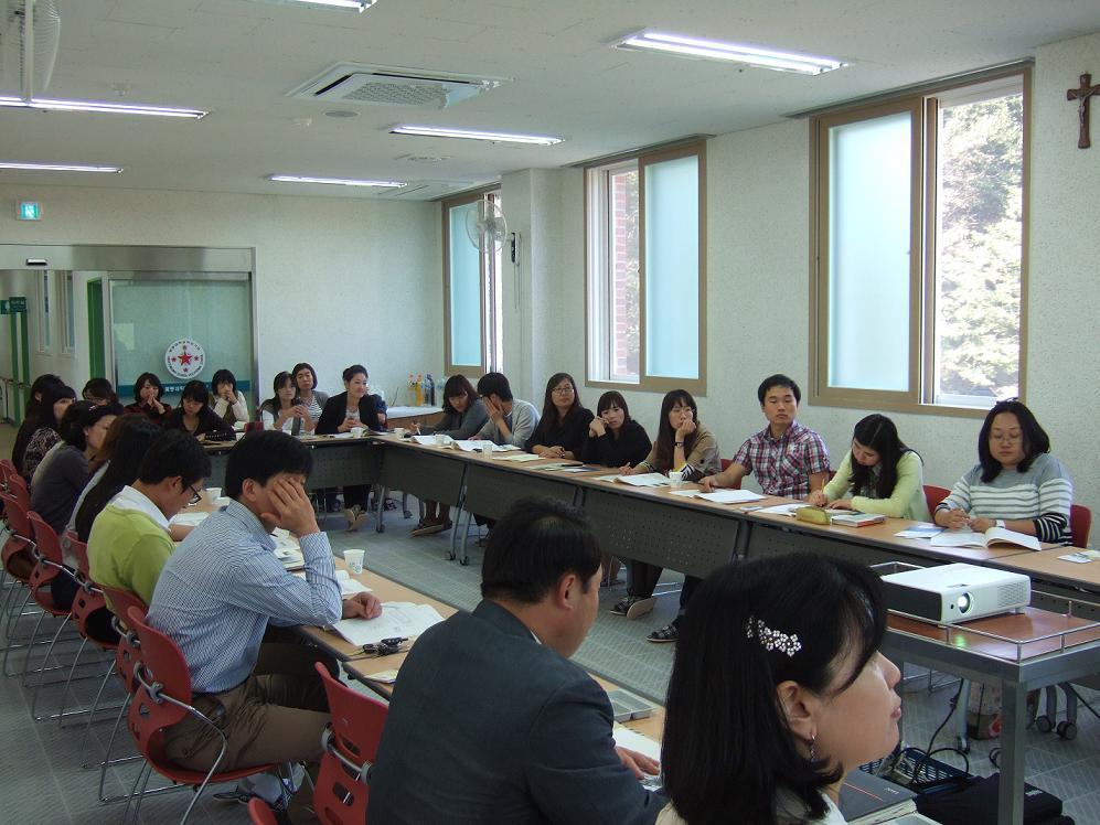 교사 협의회 전경 모습입니다.