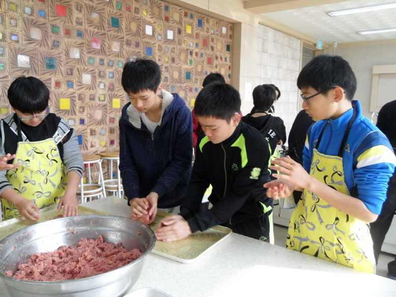 스테이크 만드는건 우리가 최고죠!