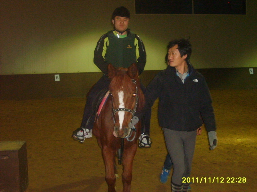 김승회 학생이 승마체험하는 장면입니다.