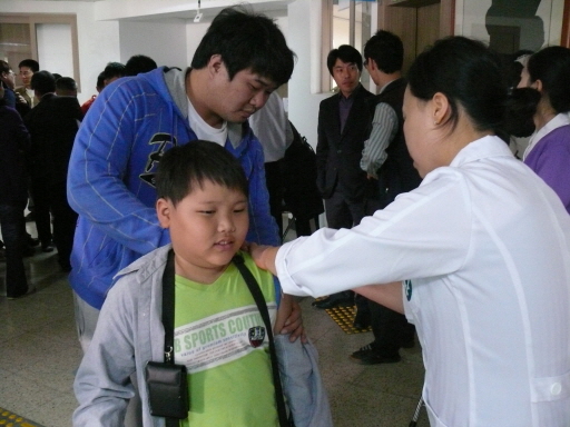 오준호 학생이 예방접종 맞는 모습입니다.