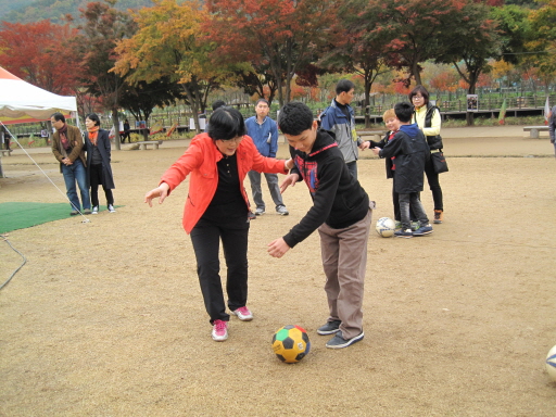 김원중 학생이 공놀이 하는 장면입니다.