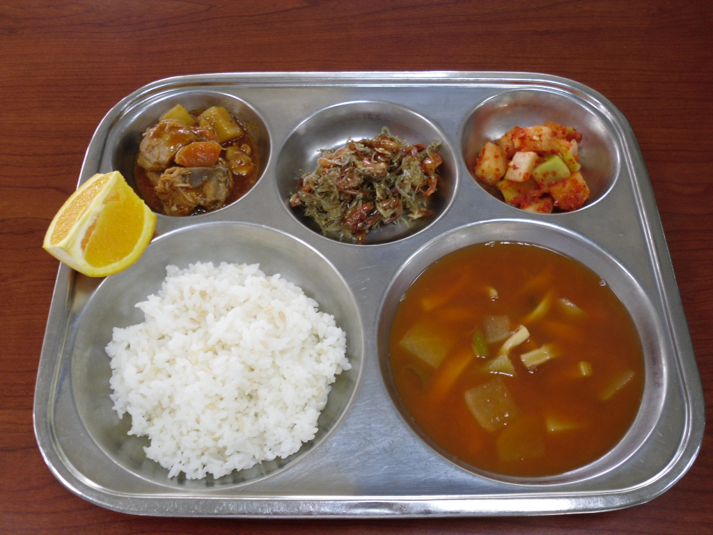 현미밥,오징어찌개,바베큐맛닭볶음,아몬드멸치볶음,깍두기,오렌지