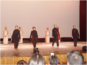 2005performance115.JPG