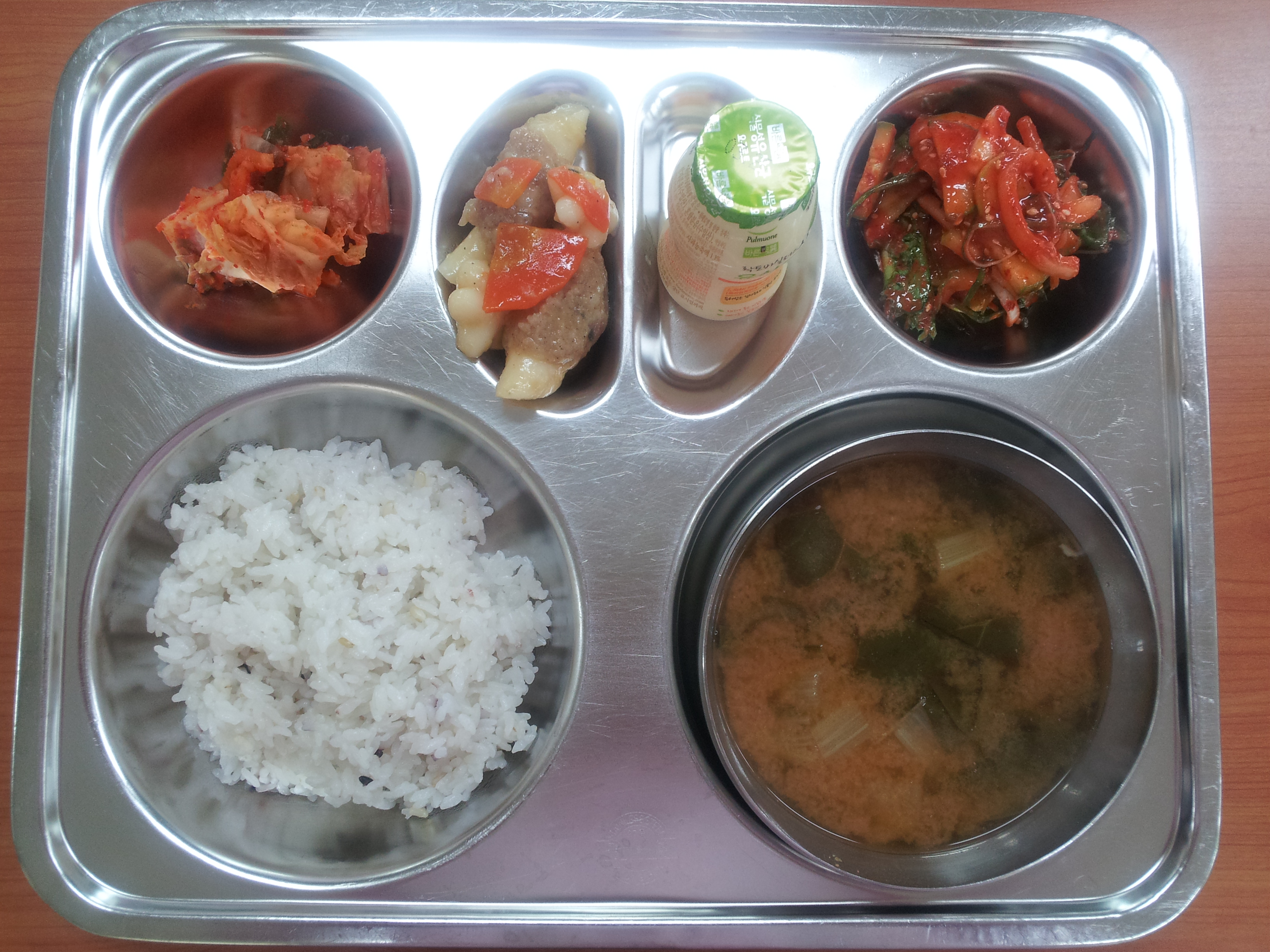 혼합잡곡밥, 근대감자국, 갈비맛야채떡쌈, 오이달래무침, 요구르트,김치