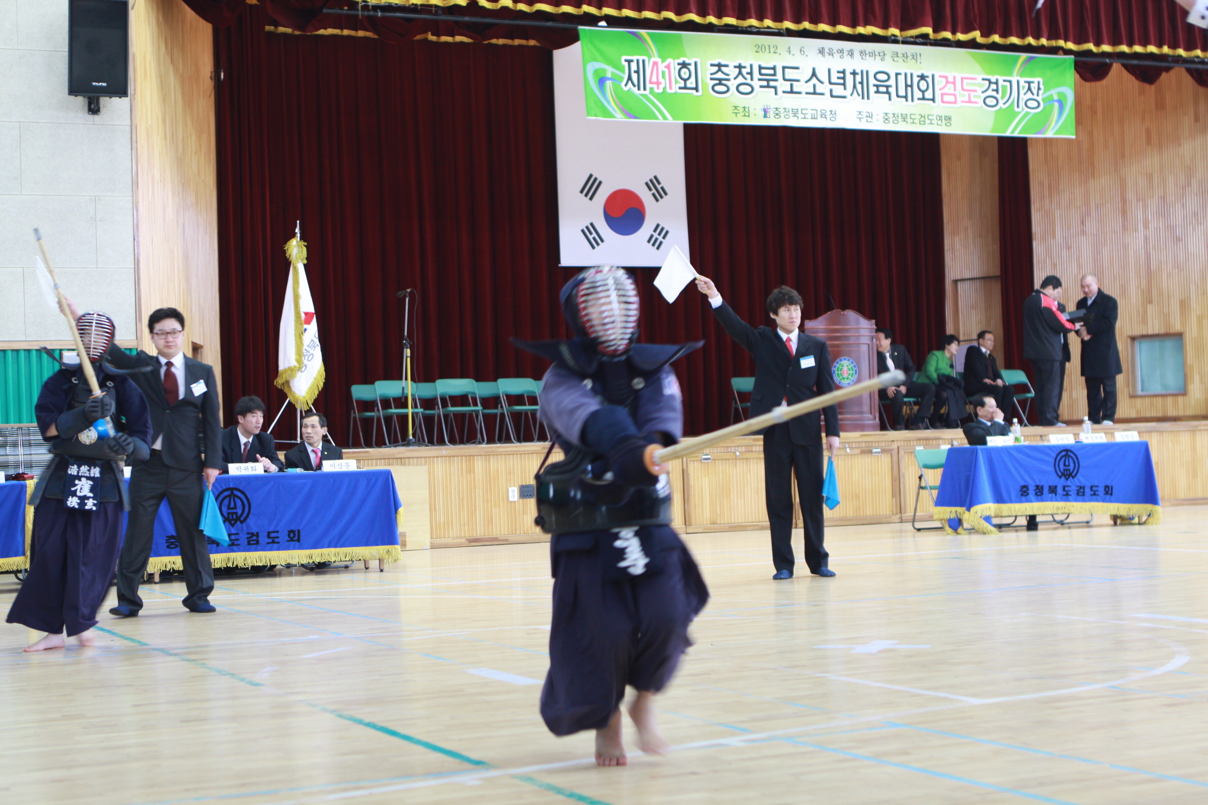 중견 송영준 선수 공격성공