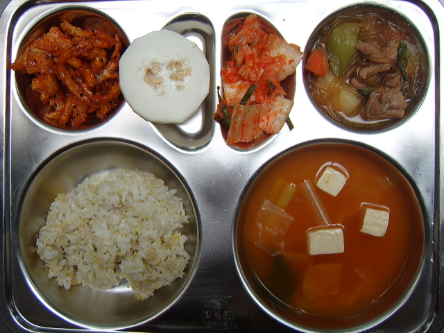 기장밥,두부김치국,안동찜닭,통도라지구이,배추김치,우유,참외