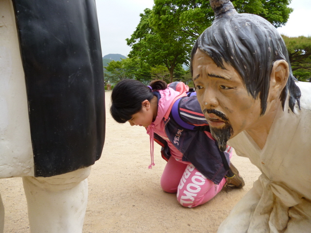 죄인 흉내내는 설표