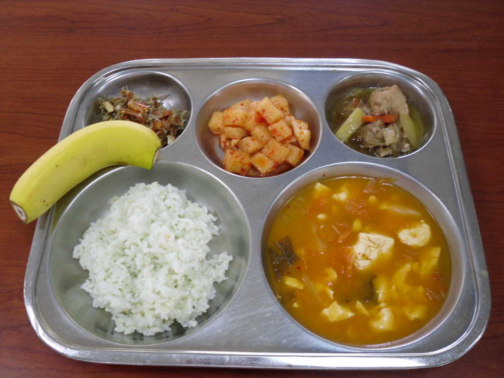 클로렐라쌀밥,순두부찌개,안동찜닭,아몬드멸치볶음,배추김치,바나나