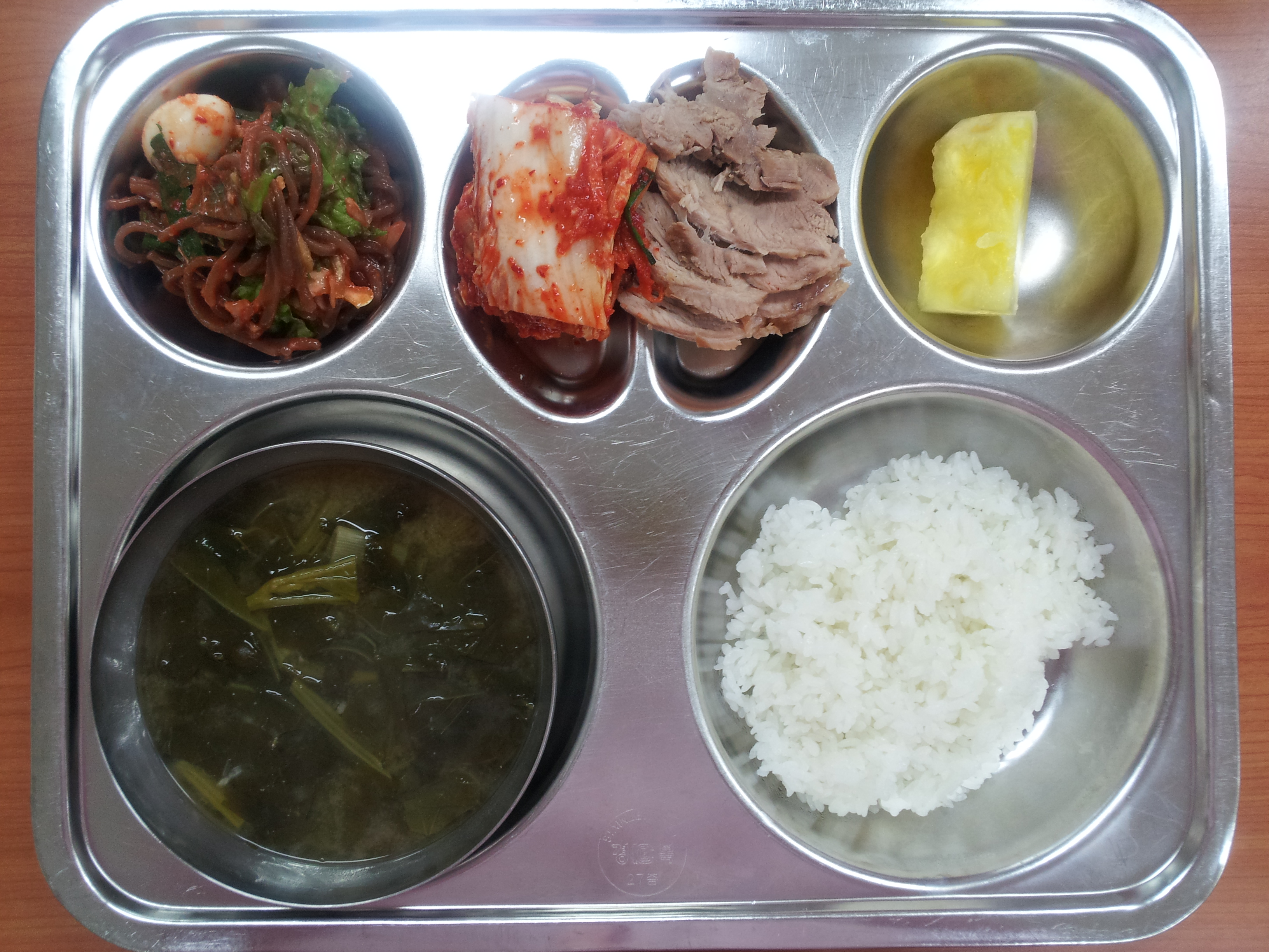 찹쌀밥, 아욱국, 오향장육, 쟁반국수, 보쌈김치, 파인애플