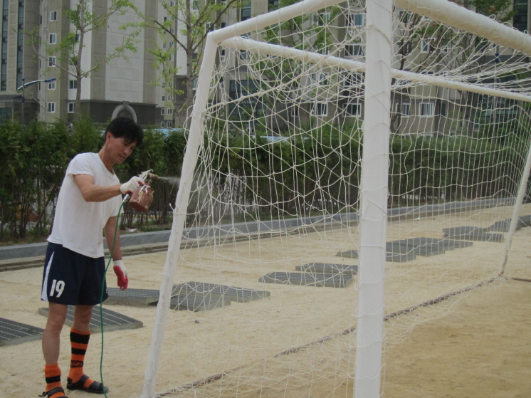 축구골대 건들지마 내가 할게