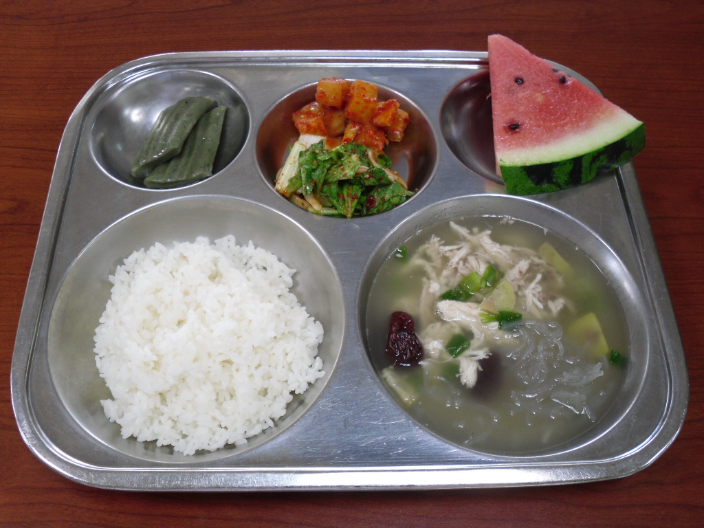 찹쌀밥,짬뽕국,궁중떡볶이,마늘쫑볶음,열무김치,멜론