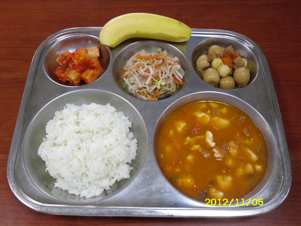 클로렐라쌀밥,순두부찌개,돈육메추리알조림,숙주맛살무침,깍두기,바나나