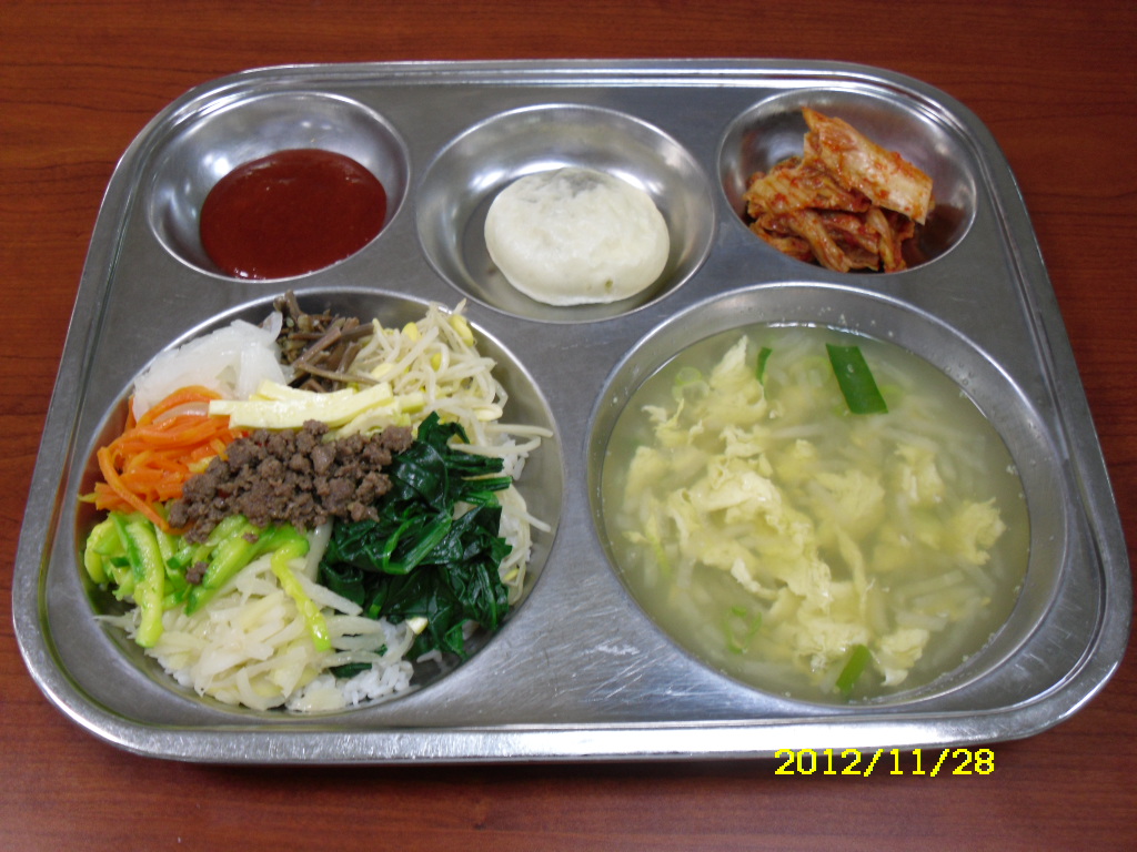 비빔밥, 맑은무계란국, 배추김치, 꼬마찐빵,앙팡요구르트