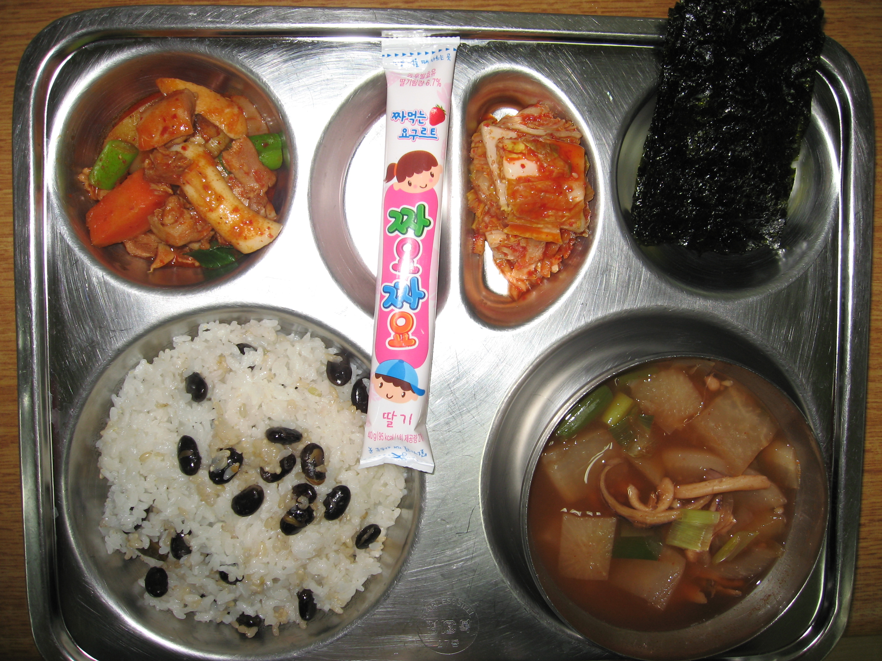 현미서리태밥,오징어무국,닭볶음탕,김구이,배추김치,짜요짜요