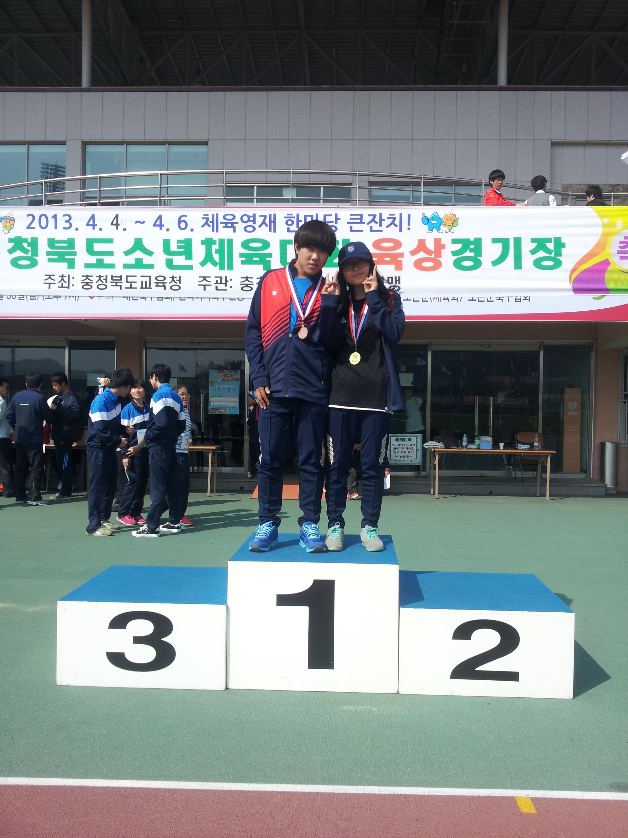 원반던지기 1위(강수경), 800m3위(오지영)