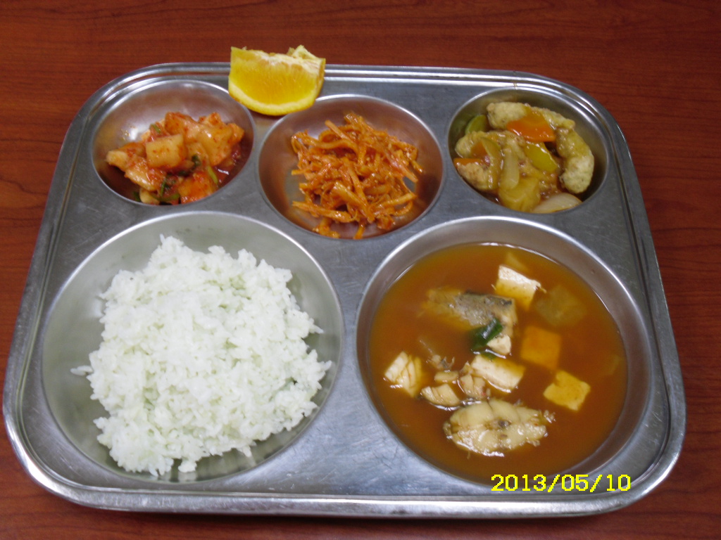 클로렐라쌀밥,동태찌개.후르츠탕수육,진미채무침,깍두기,오렌지