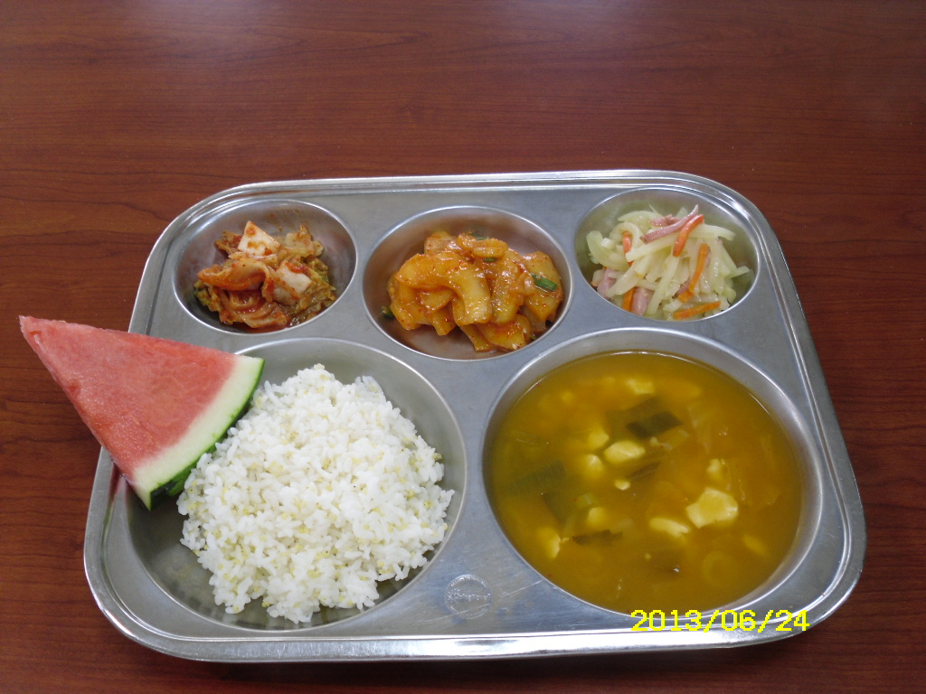 기장밥,순두부찌개,감자채햄볶음,노각무침,배추김치,수박