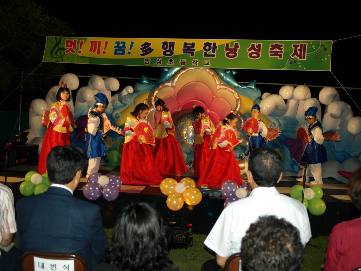 7월 18일 교내 별샘 쉼터에서 열린 낭성 별밤음악회 모습입니다.