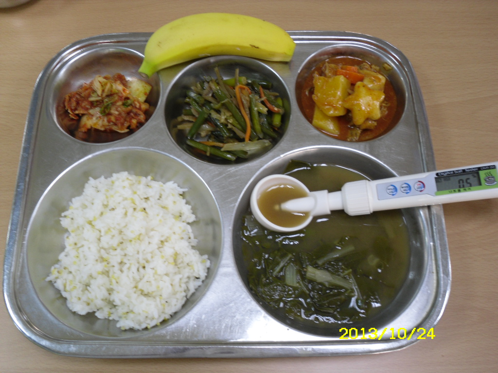 기장밥,근대된장국,바베큐맛닭볶음,마늘쫑우엉채볶음,배추김치,바나나