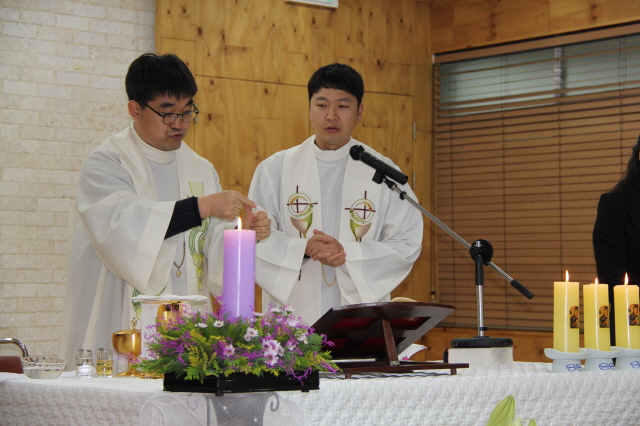 미사집전하시는 박민서, 김선복 신부님