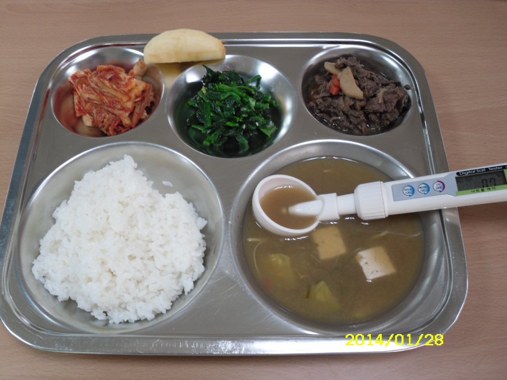 찹쌀밥,달래된장찌개,쇠고기버섯불고기,시금치나물,배추김치,사과