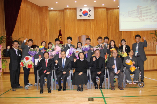 고등학교 졸업 기념 사진