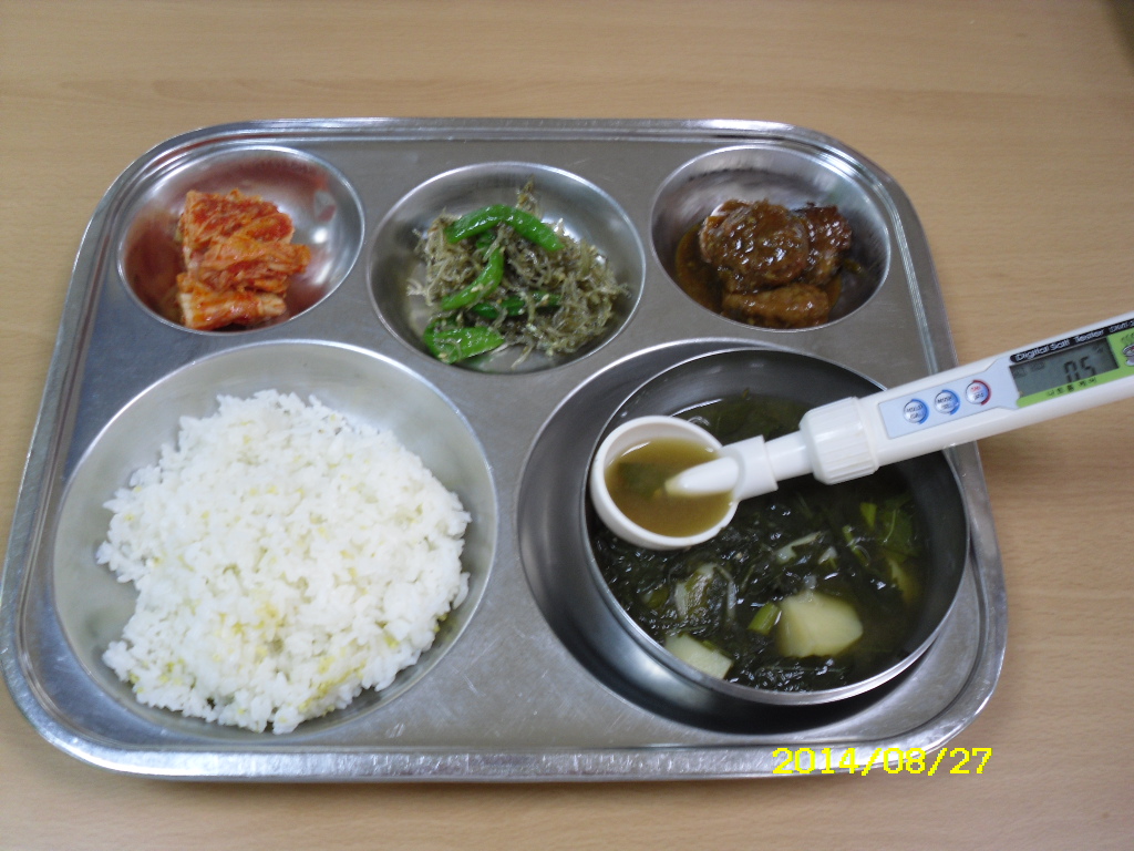 친환경기장밥,아욱감자된장국,떡갈비/소스,멸치꽈리고추조림,배추김치,바나나