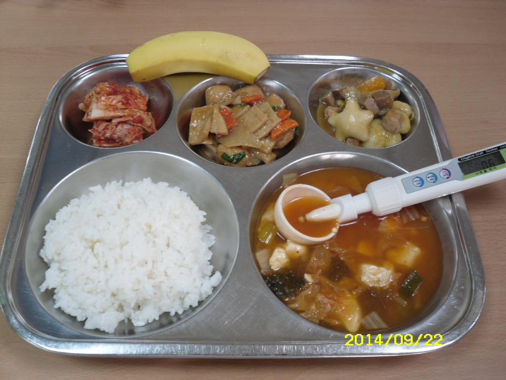 친환경찹쌀밥.순두부찌개.떡사태찜,어묵당근볶음,배추김치,바나나