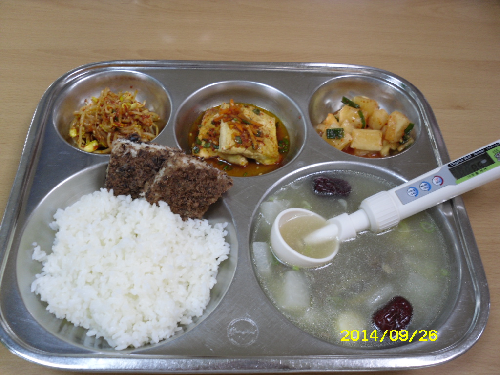 친환경찹쌀밥,한방갈비탕,두부조림,콩나물무침,깍두기,팥시루떡